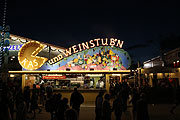 Feisinger's Kas- und Weinstub'n auf dem Oktoberfest 2022 (©Foto: Martin Schmitz)